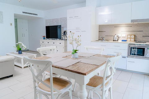 DRIFT PALM COVE- Private 2 Bed -Apartment 2204 - Getaway Accommodation 1