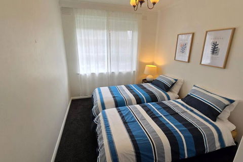 Elsternwick Easy Living - 2 Bedroom Sleeping 4 - Getaway Accommodation 3