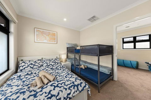 Entire Great Place Keysborough - Getaway Accommodation 1