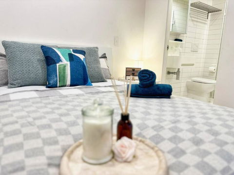 ES2410-2Bed 2Bath Vision Apt With Balcony, Pool & Gym - Getaway Accommodation 0