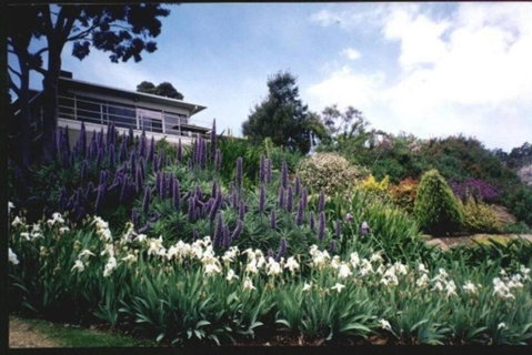 Family Home Prestigious Suburb Panoramic Views - Getaway Accommodation 0