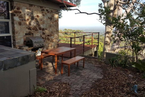 Family Home Prestigious Suburb Panoramic Views - Getaway Accommodation 1