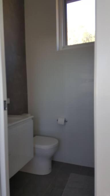 Family Home Prestigious Suburb Panoramic Views - Getaway Accommodation 4