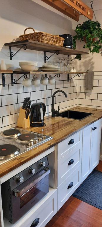 Frostwood House - Getaway Accommodation 4