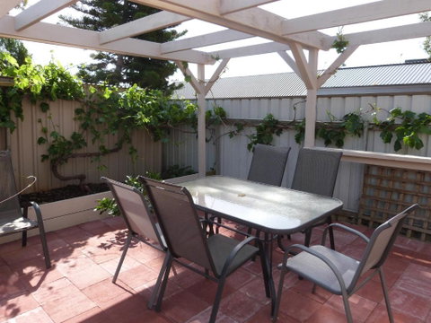 Fullarton Motor Lodge - Getaway Accommodation 1