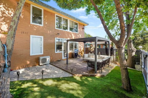 Gardenvale Prize With Private Courtyard Plus Parking - Getaway Accommodation 1