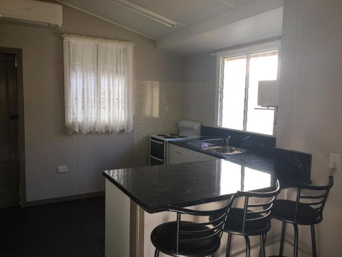 Goondihill Hotel - Getaway Accommodation 2