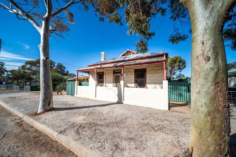 Hawker Bed And Breakfast - Getaway Accommodation 0