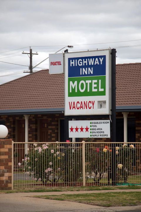 Highway Inn Motel - Getaway Accommodation 3