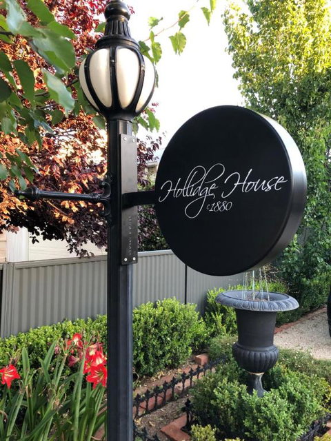 Hollidge House 5 Star Luxury Apartments - Getaway Accommodation 0
