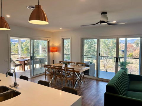 House On The Hill - Getaway Accommodation 1