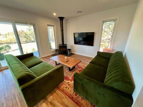 House On The Hill - Getaway Accommodation 2