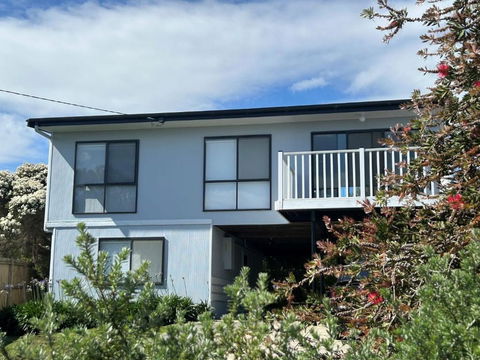 Iconic Beach House On Bruce - Getaway Accommodation 0