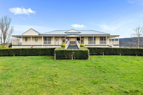 IRONBARK FARM Farmhouse On 52 Acres In The Scenic Yarra Valley - Getaway Accommodation 0
