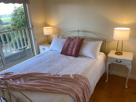 IRONBARK FARM Farmhouse On 52 Acres In The Scenic Yarra Valley - Getaway Accommodation 3