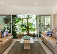 Adelphi Waterfront 2 Bedroom Ground Floor Home - Getaway Accommodation