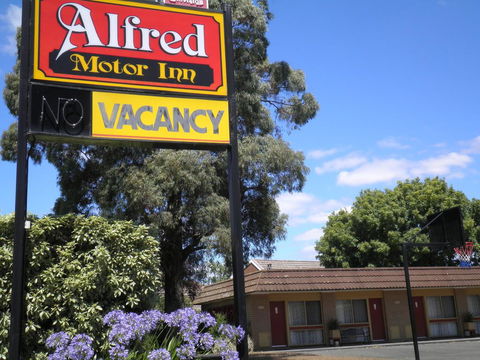 Alfred Motor Inn - Getaway Accommodation 0