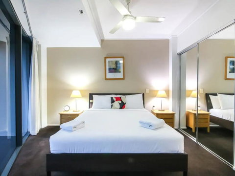 Amazing Brisbane CBD 2 Bedroom Apartment With River Views - Getaway Accommodation 2