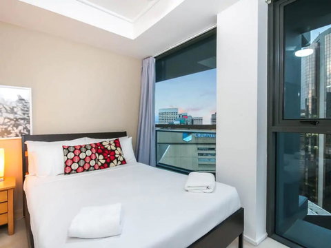 Amazing Brisbane CBD 2 Bedroom Apartment With River Views - Getaway Accommodation 3