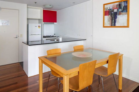 Amazing Brisbane CBD 2 Bedroom Apartment With River Views - Getaway Accommodation 1