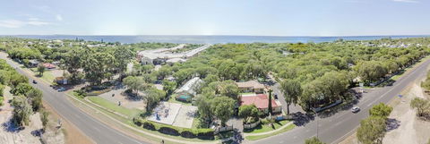 Amblin Holiday Park - Getaway Accommodation 2