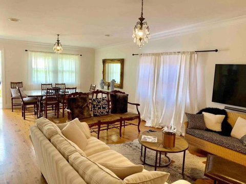 Ambrose On Byng - Central Location W/ 2 Bathroom - Getaway Accommodation 1