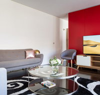 Apartment with Balcony and Parking near Racecourse - Getaway Accommodation