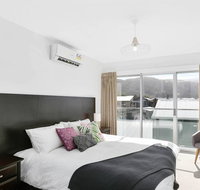 APOLLO 13 STUDIO - free wifi opposite beach - Getaway Accommodation