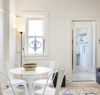 Art Deco Oasis Minutes From the City - Getaway Accommodation