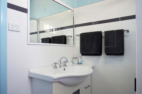 Artesian Motor Inn - Getaway Accommodation 3