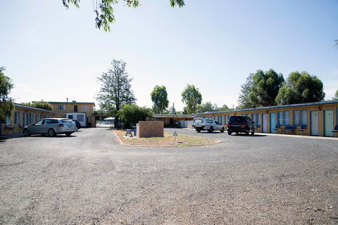 Artesian Motor Inn - Getaway Accommodation 1