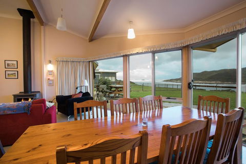 Arthur Riverfront And Sea Lodge Upstream - Getaway Accommodation 0