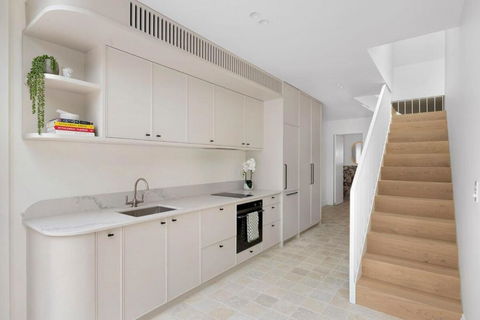 Luxury Designer Redfern House - Getaway Accommodation 2