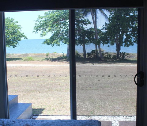 Manta Ray On The Beach - Getaway Accommodation 1