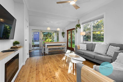 Modern Character Filled Cottage - Getaway Accommodation 0
