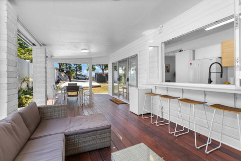 Modern Character Filled Cottage - Getaway Accommodation 1