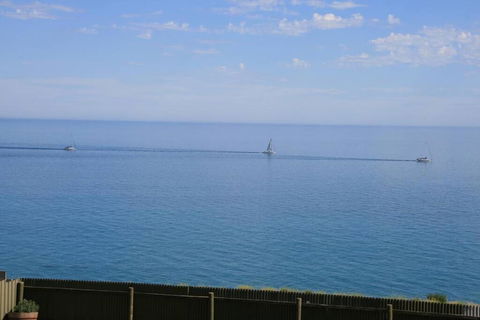 Ocean Blue KI. Absolute Ocean Front, Free WiFi - Getaway Accommodation 3