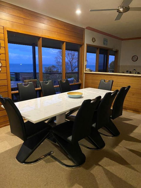 Ocean Blue KI. Absolute Ocean Front, Free WiFi - Getaway Accommodation 2