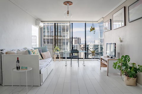 Ocean View Apartment Close To CBD With Indoor Pool. - Getaway Accommodation 2