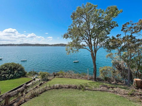 On The Lake At Fishing Point - Getaway Accommodation 0