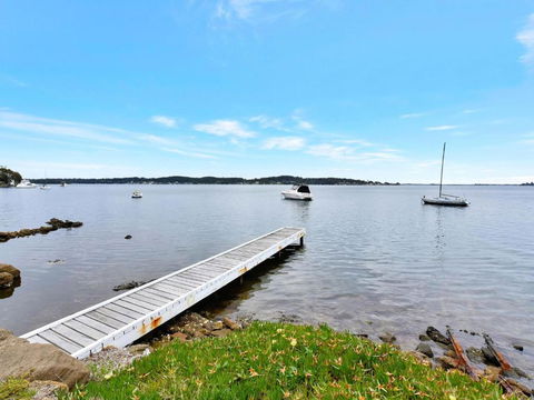 On The Lake At Fishing Point - Getaway Accommodation 1