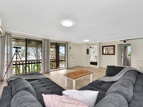 On The Lake At Fishing Point - Getaway Accommodation 2