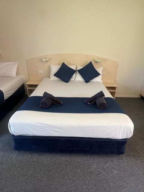 Outback Quarters Motel Hay And Restaurant - Getaway Accommodation 0