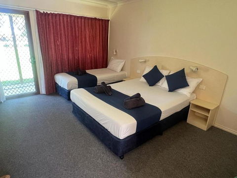 Outback Quarters Motel Hay And Restaurant - Getaway Accommodation 1