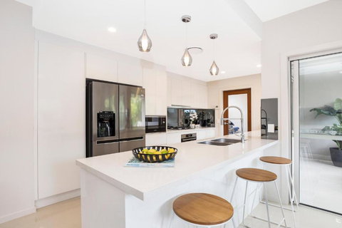 Park Avenue Luxe Townhouse Brand New Sleeps 9 - Getaway Accommodation 3