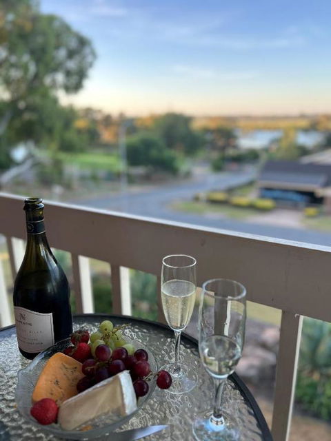 Pelican Retreat - Corporate / Tradie / Family - Getaway Accommodation 3