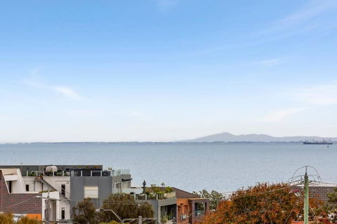 Penthouse In Sandringham With Panoramic Bay Views - Getaway Accommodation 1