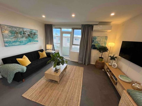 Penthouse In Sandringham With Panoramic Bay Views - Getaway Accommodation 3