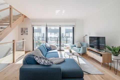 Perfect Port Melbourne Townhouse - Getaway Accommodation 0