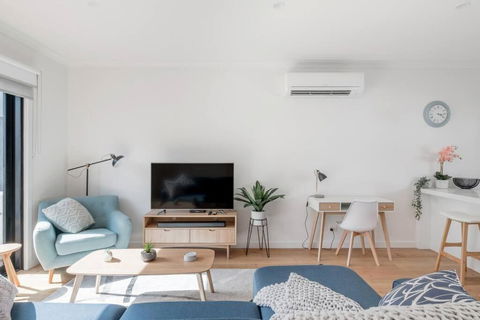 Perfect Port Melbourne Townhouse - Getaway Accommodation 1